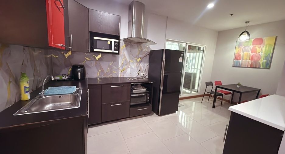 For rent 4 bedrooms condo in Huai Khwang, Bangkok