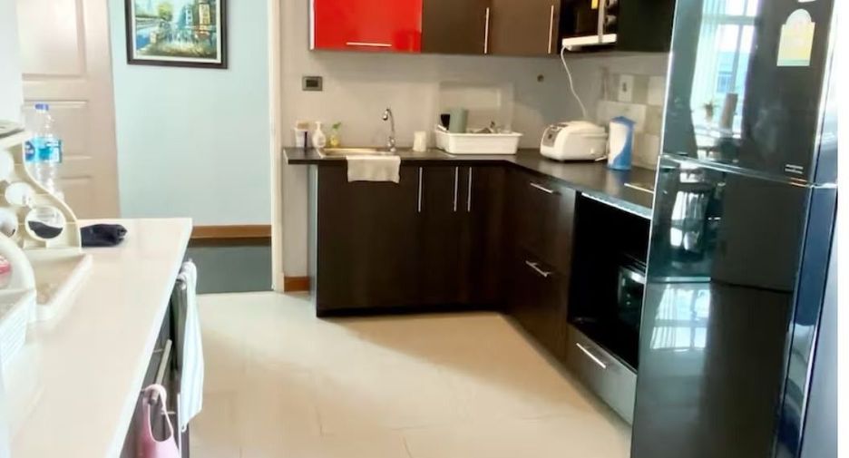 For rent 4 bedrooms condo in Huai Khwang, Bangkok