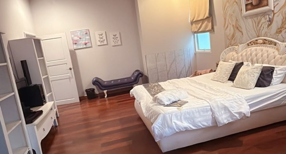 For rent 4 bedrooms condo in Huai Khwang, Bangkok