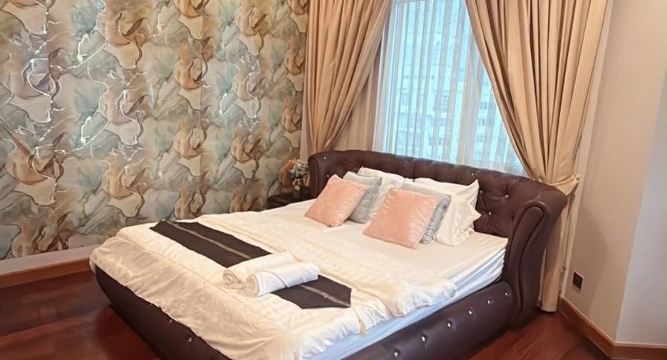 For rent 4 bedrooms condo in Huai Khwang, Bangkok