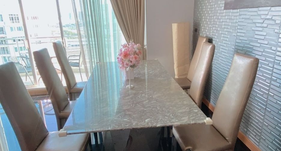 For rent 4 bedrooms condo in Huai Khwang, Bangkok
