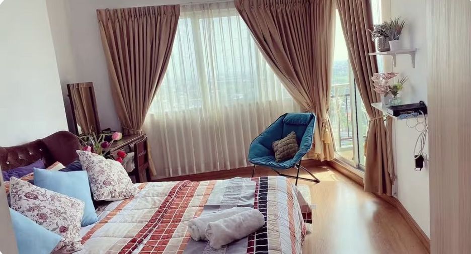 For rent 4 bedrooms condo in Huai Khwang, Bangkok