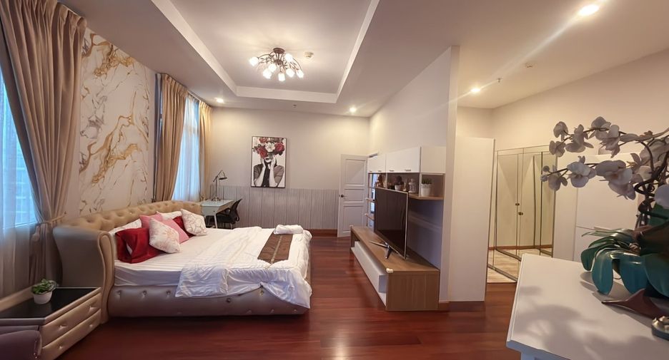 For rent 4 bedrooms condo in Huai Khwang, Bangkok