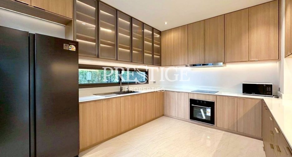 Haus zur Miete mit 4 Zimmer in Bang Lamung, Chonburi