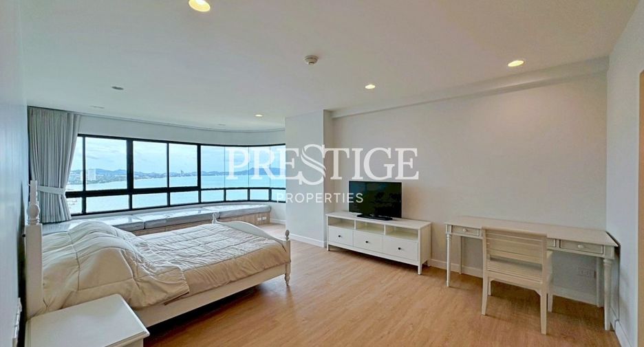 For rent 3 bedrooms condo in Na Jomtien, Pattaya