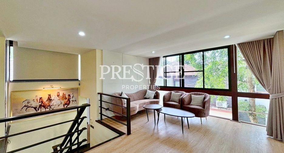 Casa en alquiler de 5 habitaciones en Bang Lamung, Chonburi