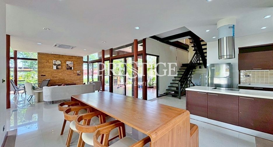 Casa en alquiler de 5 habitaciones en Bang Lamung, Chonburi