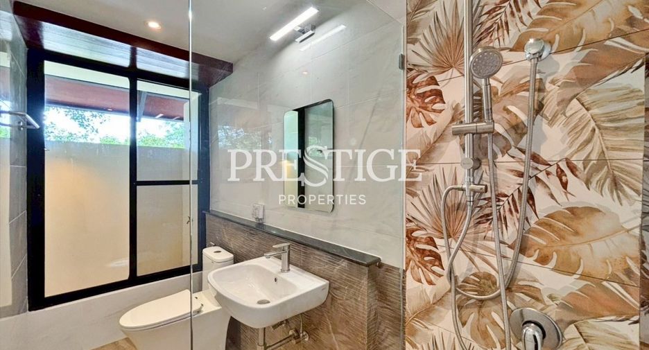Casa en alquiler de 5 habitaciones en Bang Lamung, Chonburi