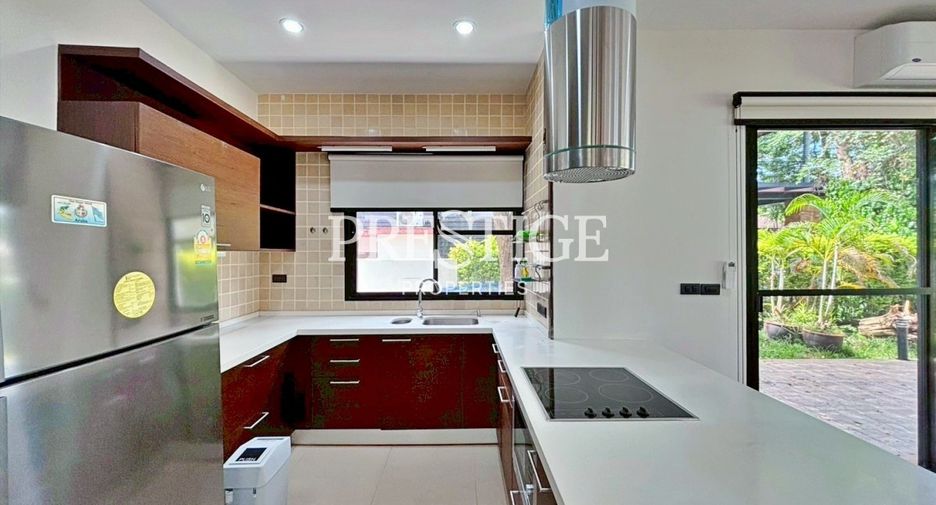 Casa en alquiler de 5 habitaciones en Bang Lamung, Chonburi