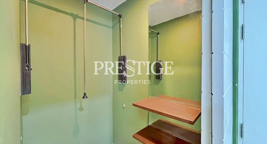 Casa en alquiler de 5 habitaciones en Bang Lamung, Chonburi