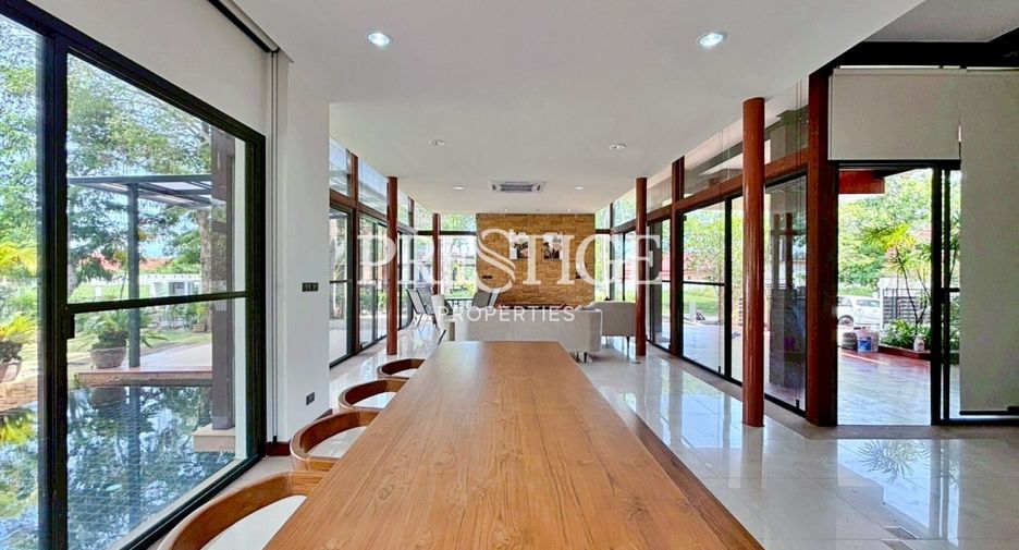 Casa en alquiler de 5 habitaciones en Bang Lamung, Chonburi