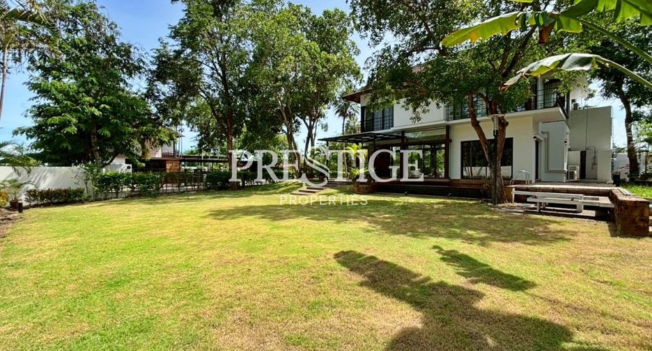 Casa en alquiler de 5 habitaciones en Bang Lamung, Chonburi