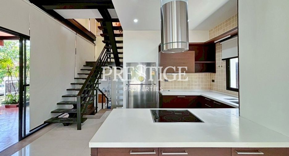 Casa en alquiler de 5 habitaciones en Bang Lamung, Chonburi