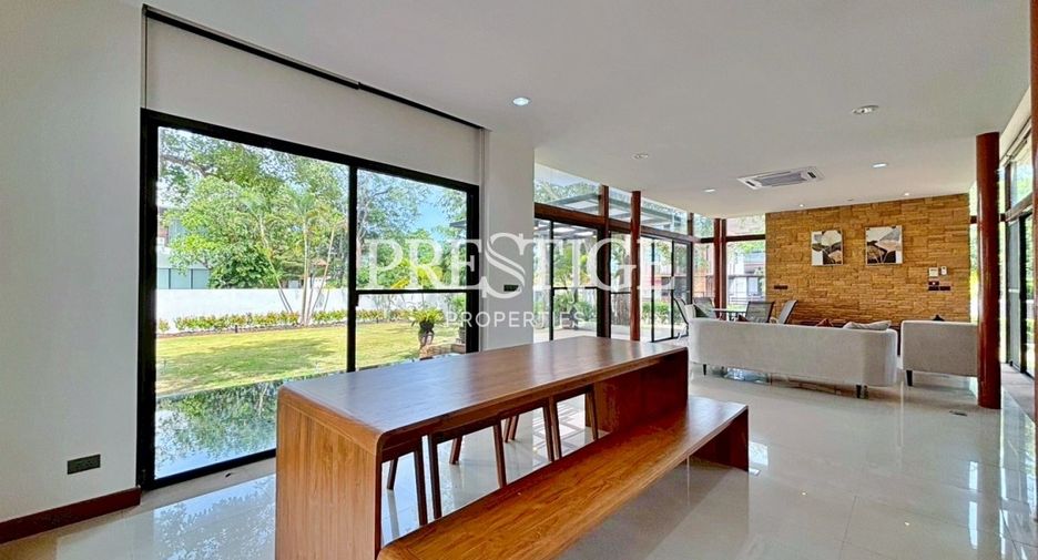 Casa en alquiler de 5 habitaciones en Bang Lamung, Chonburi