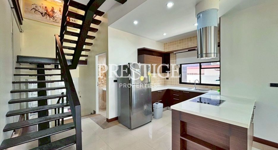 Casa en alquiler de 5 habitaciones en Bang Lamung, Chonburi