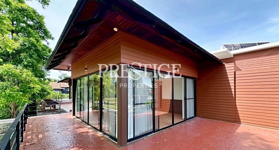 Casa en alquiler de 5 habitaciones en Bang Lamung, Chonburi
