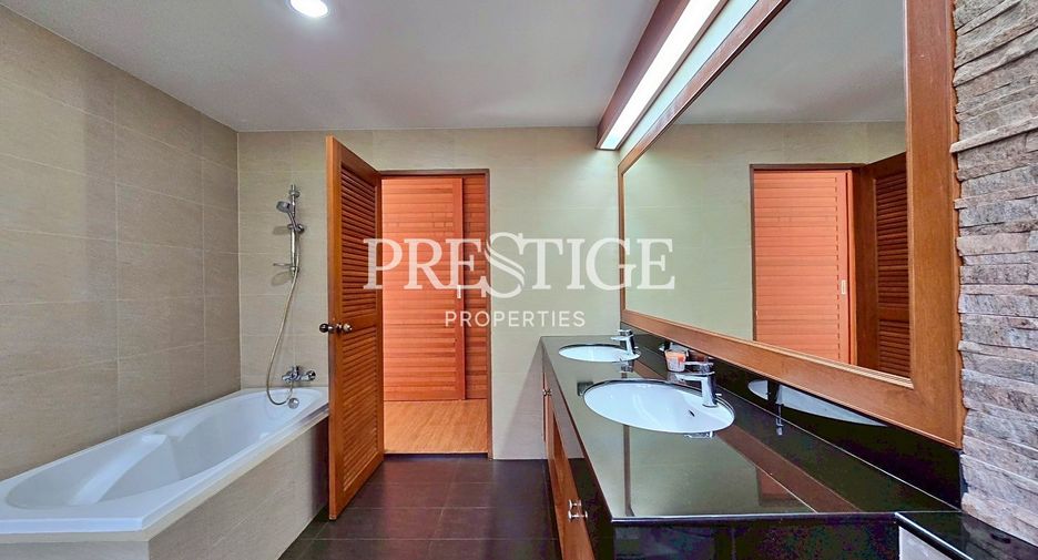 Casa en alquiler de 3 habitaciones en Huay Yai, Pattaya