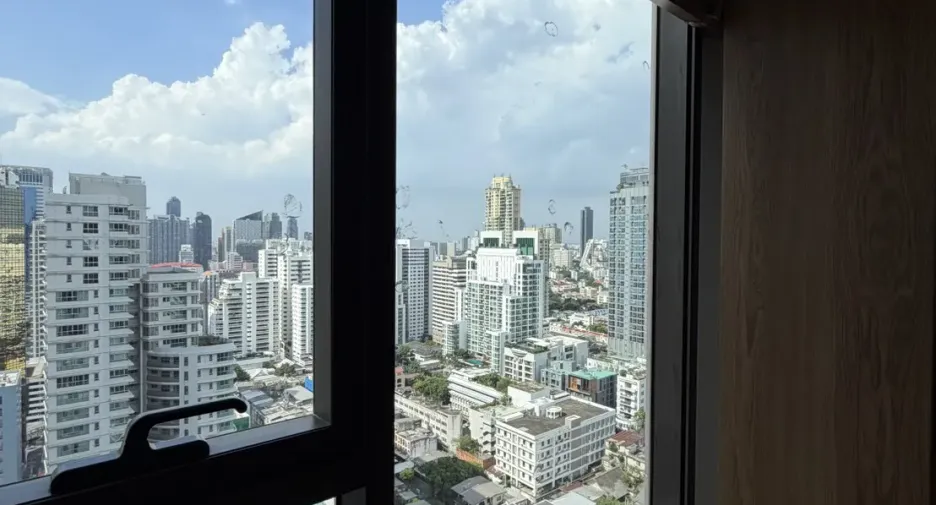 For rent 1 bed condo in Khlong Toei, Bangkok