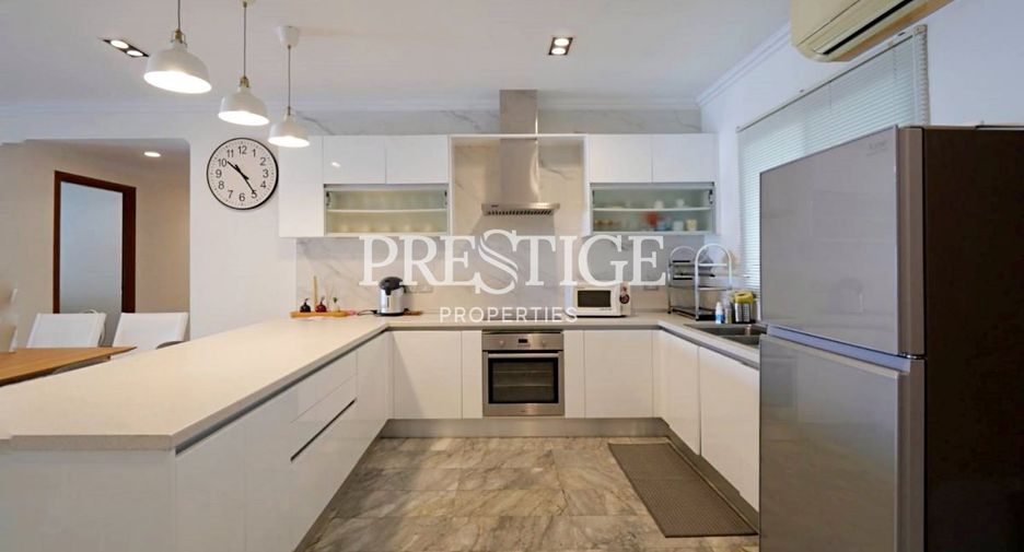 For rent 3 bedrooms condo in Na Jomtien, Pattaya