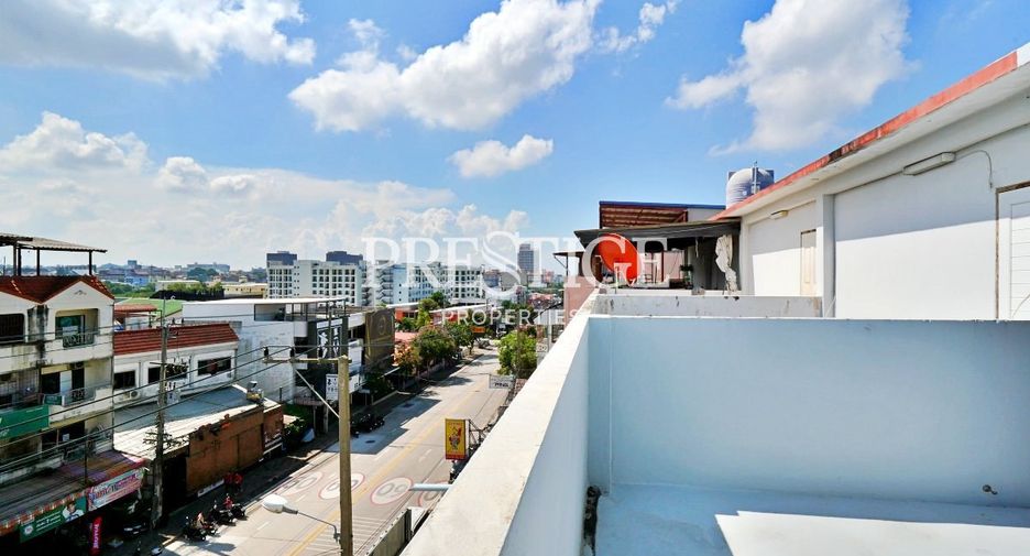 For rent 6 bedrooms retail Space in Bang Lamung, Chonburi