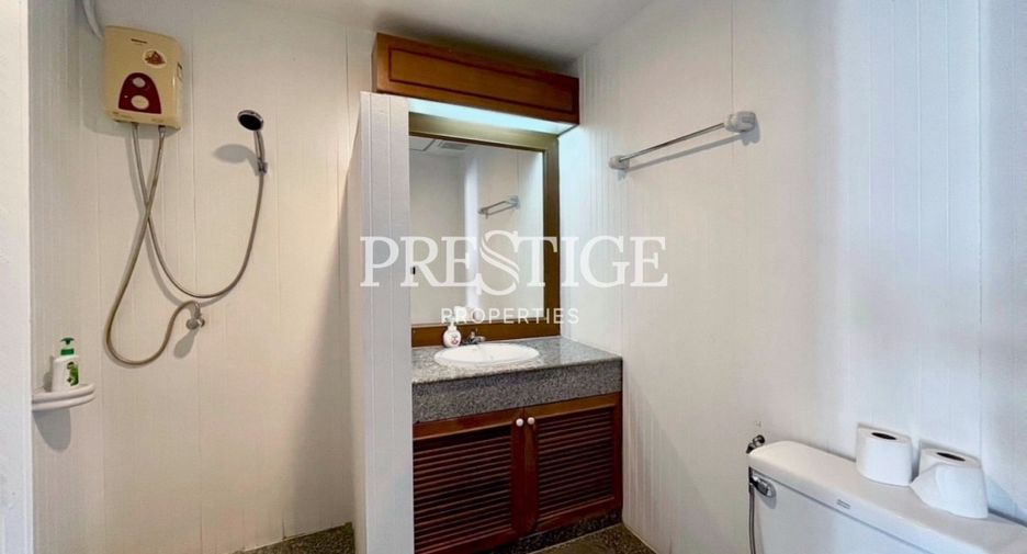 For rent 3 bedrooms condo in Na Jomtien, Pattaya