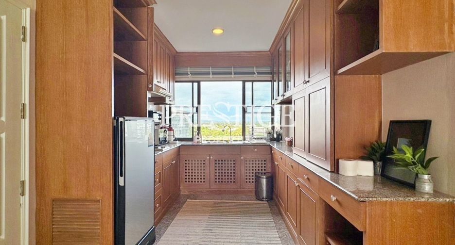 For rent 3 bedrooms condo in Na Jomtien, Pattaya