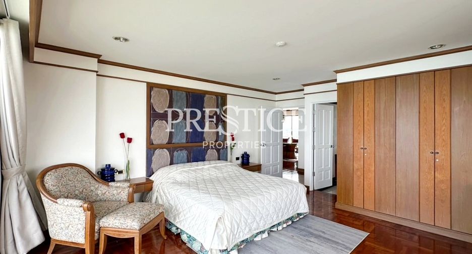 For rent 3 bedrooms condo in Bang Lamung, Chonburi