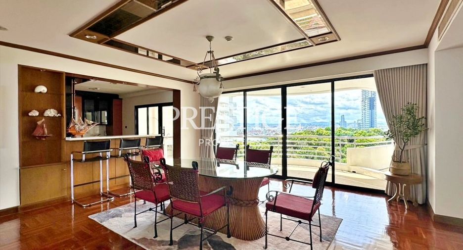 For rent 3 bedrooms condo in Bang Lamung, Chonburi