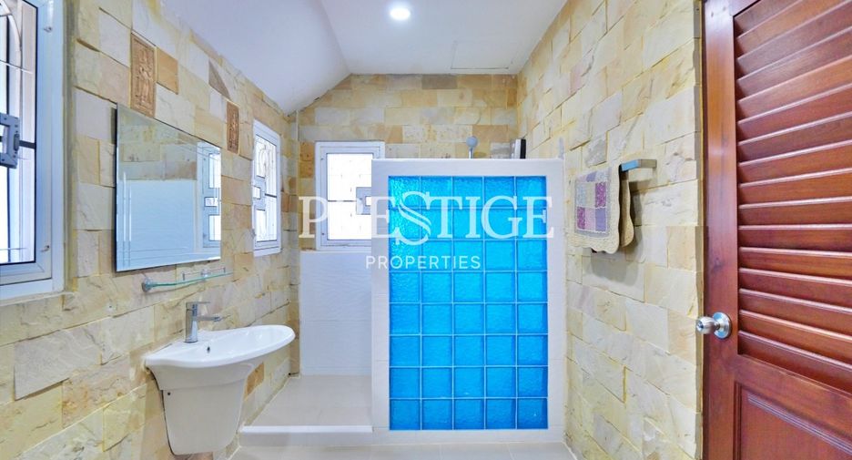 For rent 3 bedrooms house in Huay Yai, Pattaya