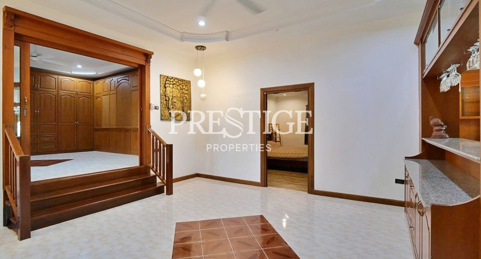 Casa en alquiler de 3 habitaciones en Bang Lamung, Chonburi