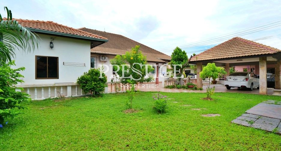 Casa en alquiler de 3 habitaciones en Bang Lamung, Chonburi