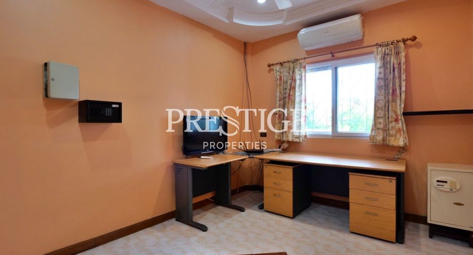Casa en alquiler de 3 habitaciones en Bang Lamung, Chonburi