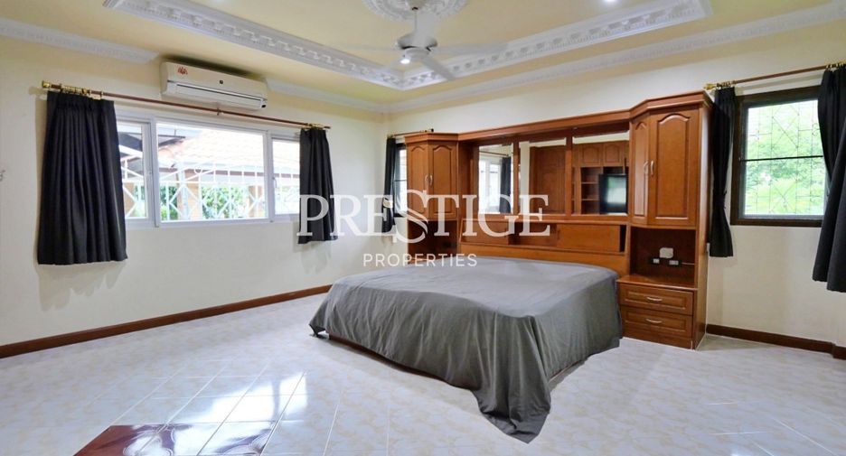 Casa en alquiler de 3 habitaciones en Bang Lamung, Chonburi
