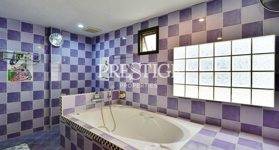 Casa en alquiler de 3 habitaciones en Bang Lamung, Chonburi