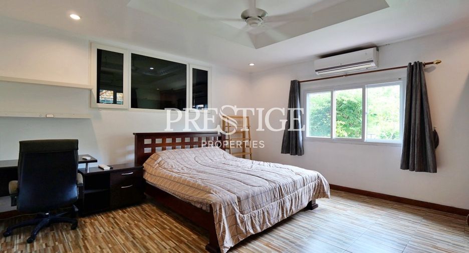 Casa en alquiler de 3 habitaciones en Bang Lamung, Chonburi