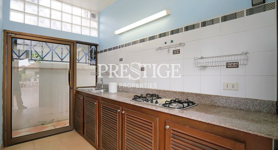 Casa en alquiler de 3 habitaciones en Bang Lamung, Chonburi