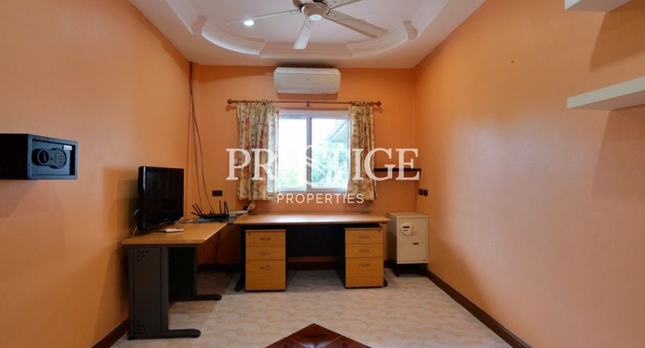 Casa en alquiler de 3 habitaciones en Bang Lamung, Chonburi