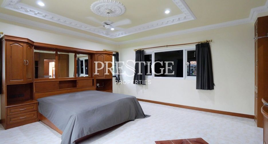 Casa en alquiler de 3 habitaciones en Bang Lamung, Chonburi