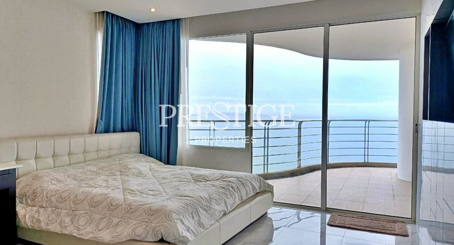 For rent 3 bedrooms condo in Jomtien, Pattaya