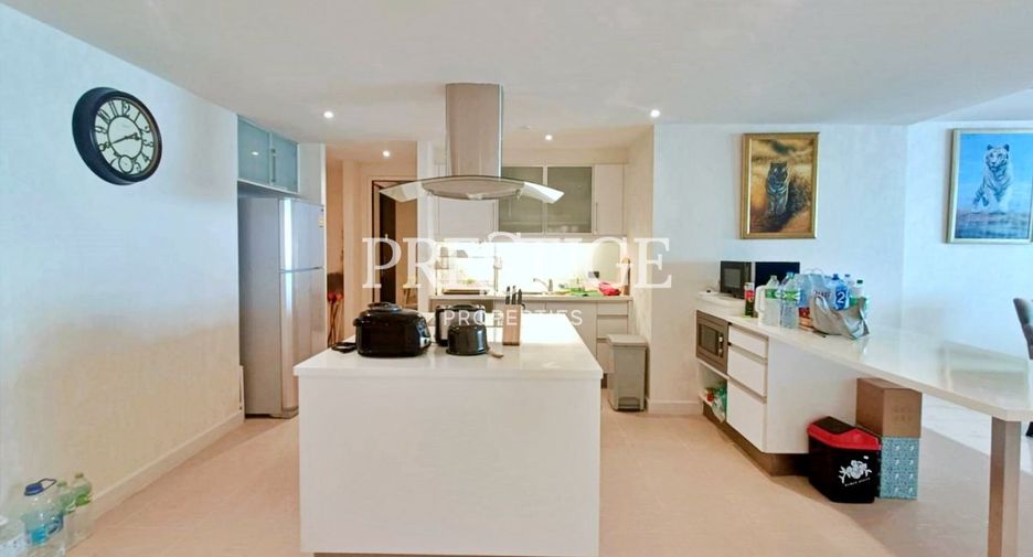 For rent 3 bedrooms condo in Jomtien, Pattaya