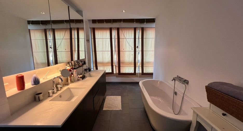 For sale 3 bedrooms condo in Yan Nawa, Bangkok