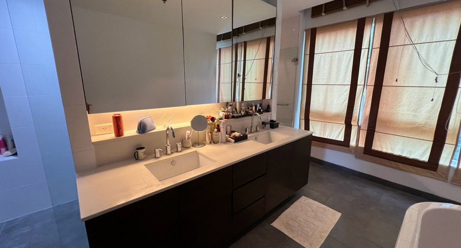 For sale 3 bedrooms condo in Yan Nawa, Bangkok