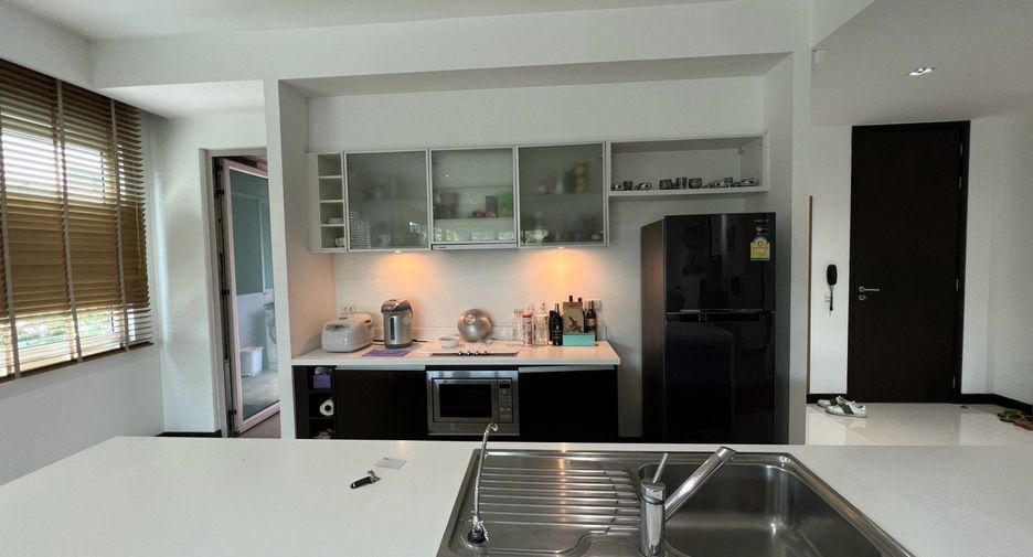 For sale 3 bedrooms condo in Yan Nawa, Bangkok