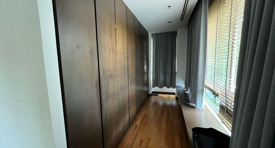 For sale 3 bedrooms condo in Yan Nawa, Bangkok