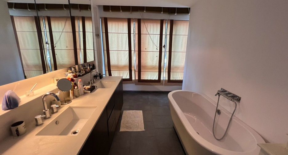 For sale 3 bedrooms condo in Yan Nawa, Bangkok