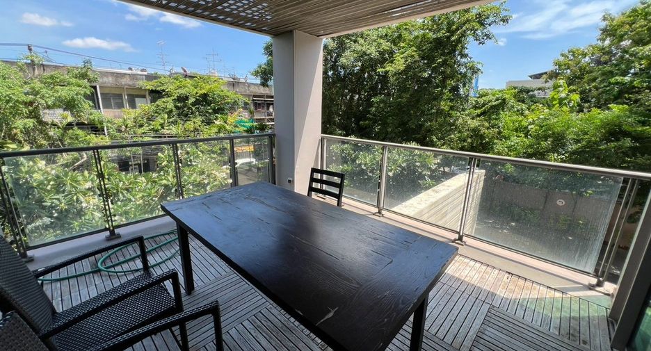 For sale 3 bedrooms condo in Yan Nawa, Bangkok