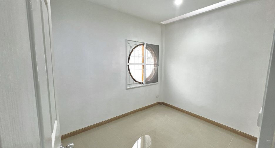 Casa adosada en venta de 3 habitaciones en Don Mueang, Bangkok