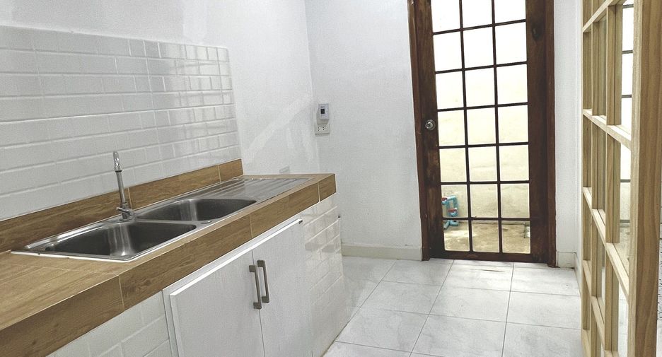 Casa adosada en venta de 3 habitaciones en Don Mueang, Bangkok