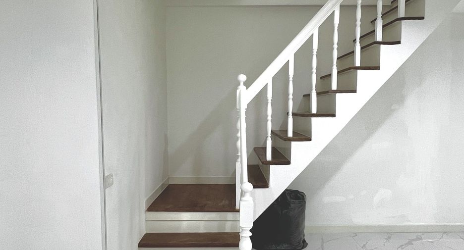 Casa adosada en venta de 3 habitaciones en Don Mueang, Bangkok