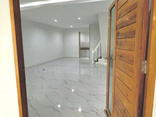 Casa adosada en venta de 3 habitaciones en Don Mueang, Bangkok